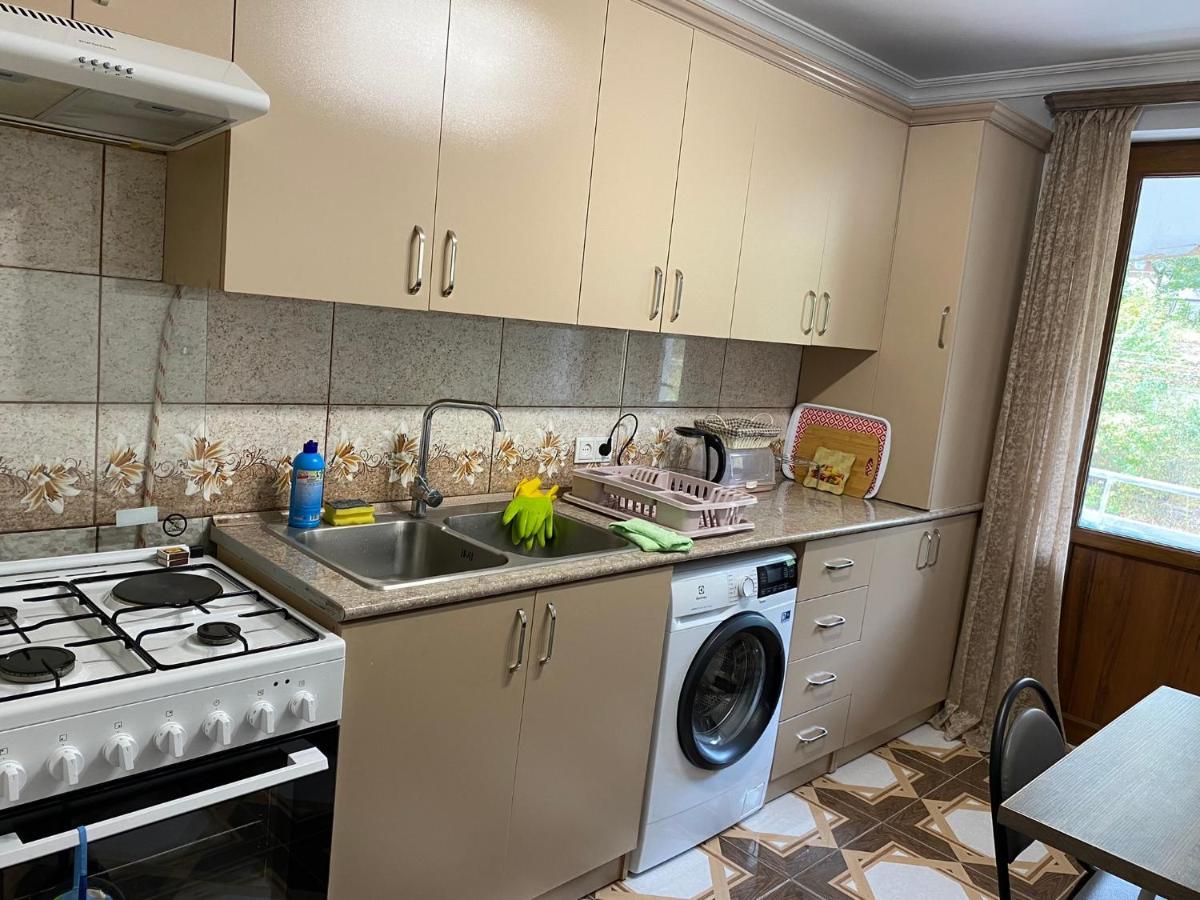 Lovely 2-Bedroom Apartment Near Ayb School ディリジャン エクステリア 写真